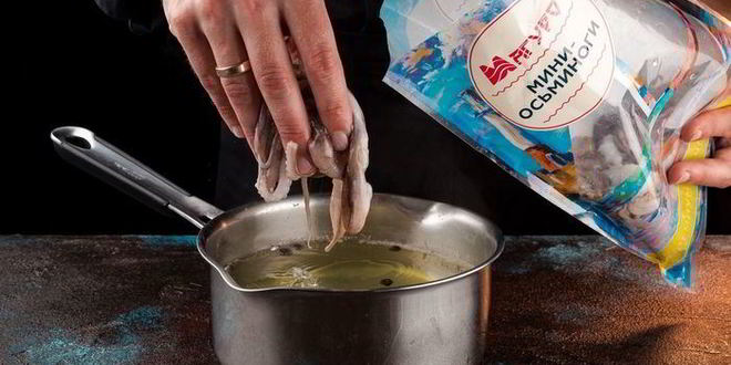 Рецепт картофельного салата с мини-осьминогами