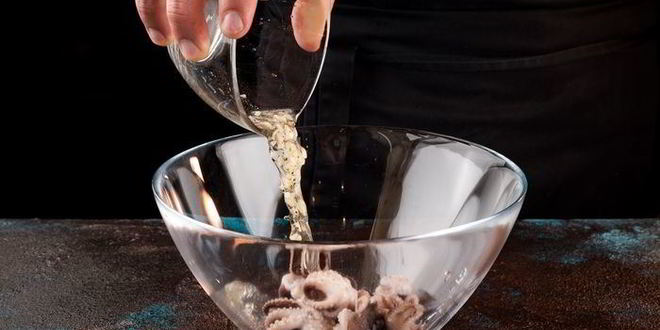 Рецепт картофельного салата с мини-осьминогами