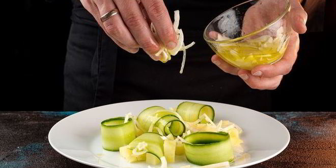 Рецепт картофельного салата с мини-осьминогами