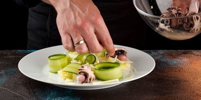 Рецепт картофельного салата с мини-осьминогами