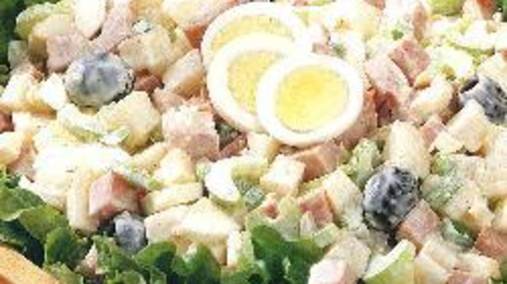 Как приготовить праздничный картофельный салат с ветчиной