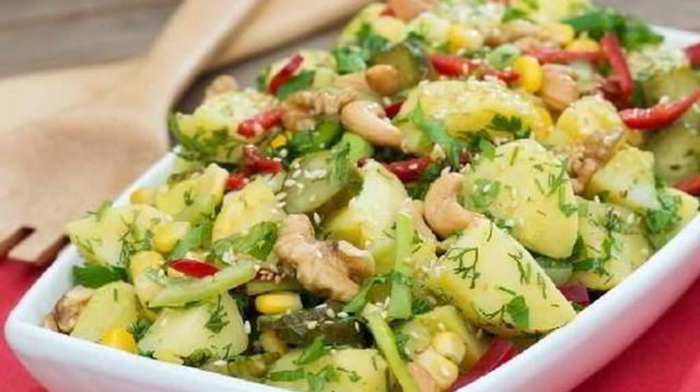 Как приготовить салат из картошки с луком — пореем и паприкой