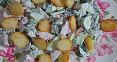 Рецепт Салата из молодого картофеля с редисом и заправкой из феты