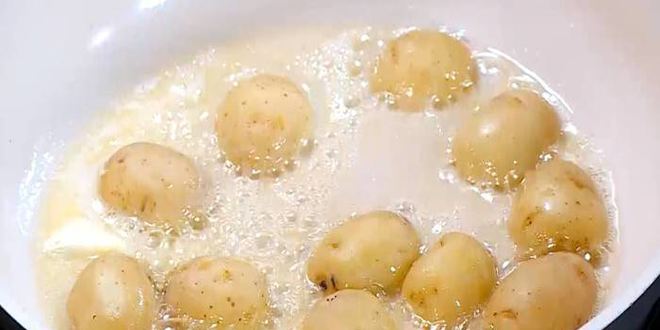 Рецепт салата из молодого картофеля с редисом и заправкой из феты