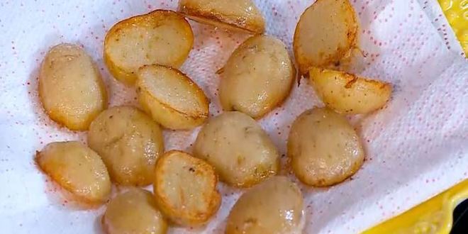 Рецепт салата из молодого картофеля с редисом и заправкой из феты