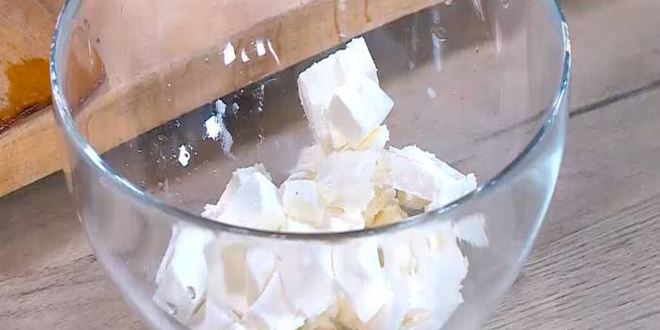 Рецепт салата из молодого картофеля с редисом и заправкой из феты