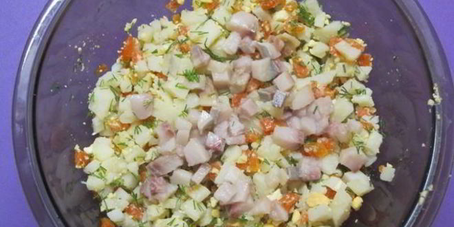 Рецепт салата картофельного с сельдью