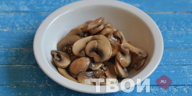 Рецепт салата с картофелем, шампиньонами и корнишонами