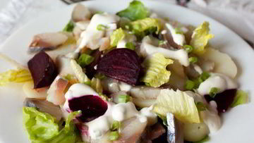 Рецепт Салата с картофелем, свеклой и копченой скумбрией
