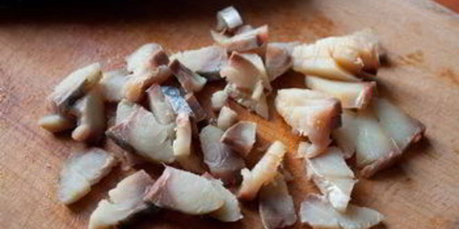 Рецепт салата с картофелем, свеклой и копченой скумбрией