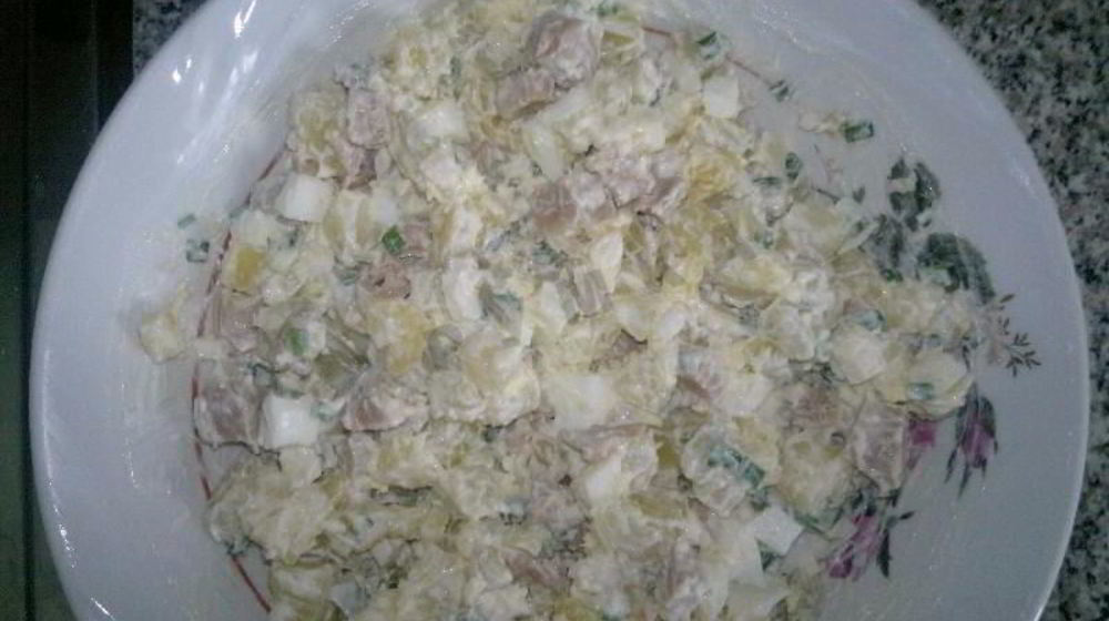 Как приготовить салат с картошкой и консервированными кальмарами