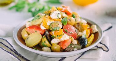 Рецепт Средиземноморского картофельного салата с оливками и фетой