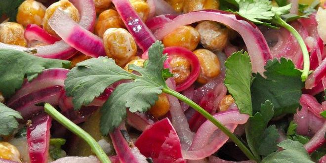 Рецепт теплого картофельного салата с нутом