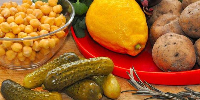 Рецепт теплого картофельного салата с нутом