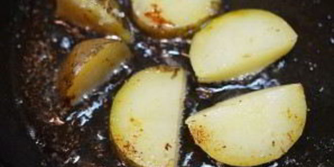 Рецепт теплого салата с картофелем и беконом