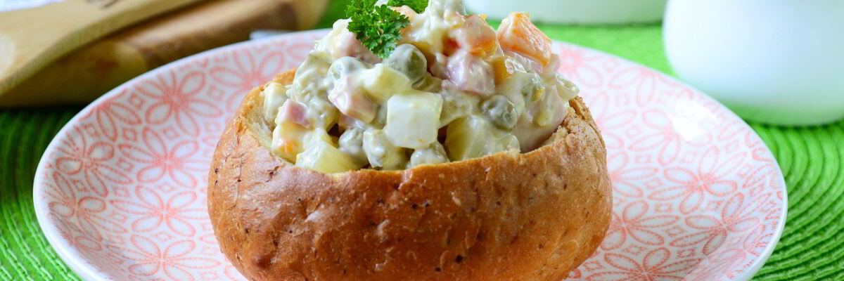 Рецепт Булочек, фаршированных салатом Оливье