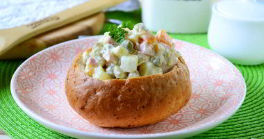 Рецепт Булочек, фаршированных салатом Оливье