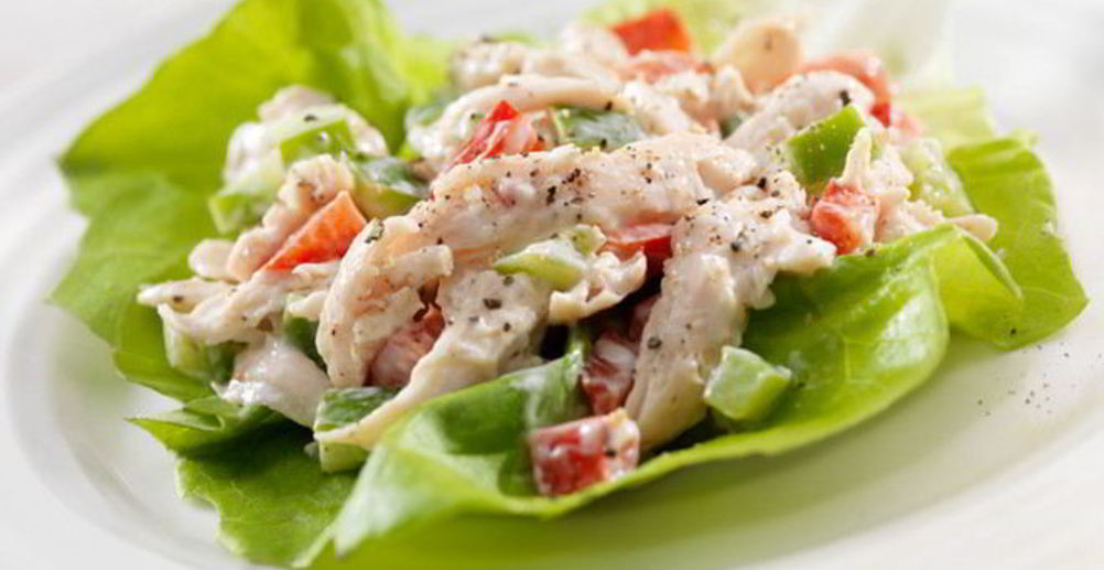 Рецепт оливье с креветками и авокадо