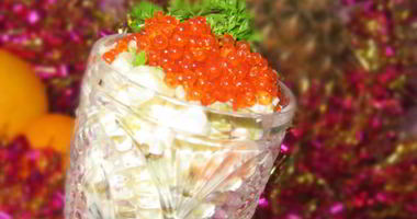 Рецепт Оливье с форелью и красной икрой