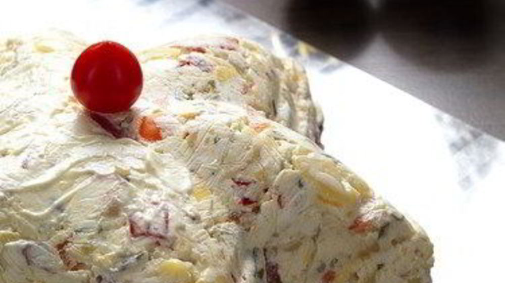 Как приготовить оливье с красным сладким перцем и кислым яблоком