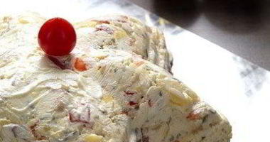 Рецепт Оливье с красным сладким перцем и кислым яблоком