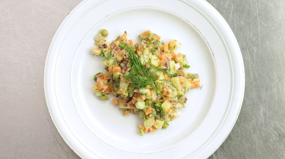 Как приготовить оливье с лососем