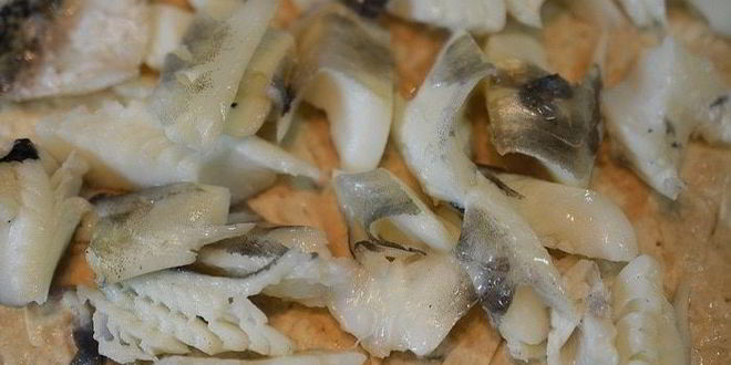 Рецепт оливье с рыбой в рулете