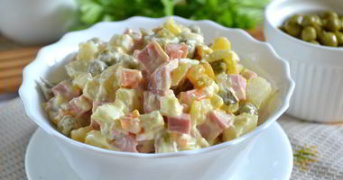 Рецепт Салата Оливье классический с колбасой