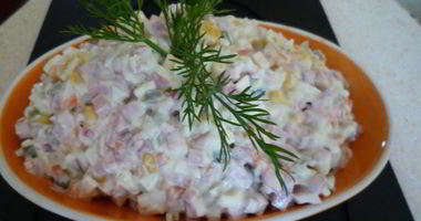 Рецепт Салата Оливье с копченой колбасой