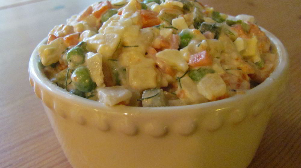 Как приготовить салат оливье с курицей