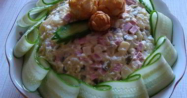 Рецепт Салата оливье с мясом и свежими огурцами
