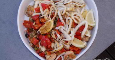 Рецепт Салата из кальмаров с креветками