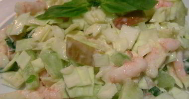 Рецепт Салата из капусты, креветок и яблок