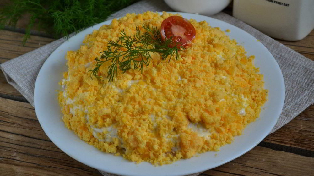 Как приготовить салат из сайры