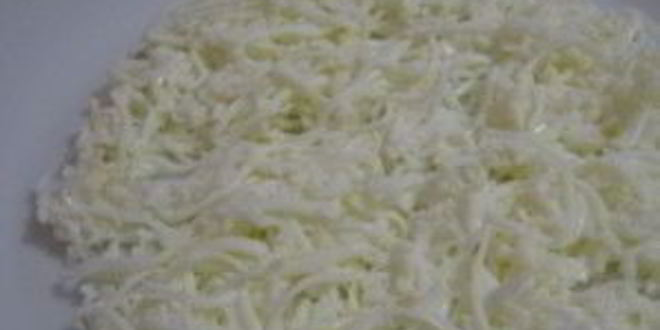 Рецепт салата мимоза с консервой и сыром