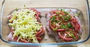 Рецепт Куриной грудки под шубой из грибов и картофеля