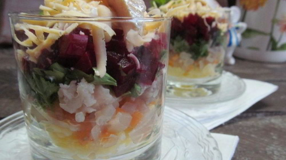 Как приготовить селедку под шубой с маринованным луком