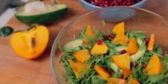 Рецепт салата с авокадо и хурмой