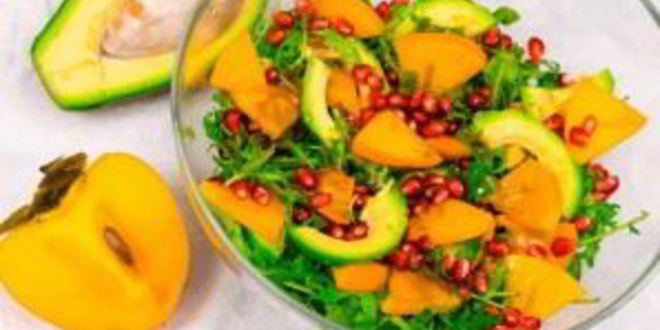 Рецепт салата с авокадо и хурмой