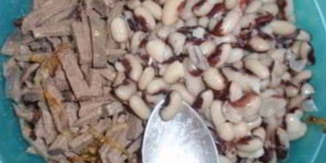 Рецепт салата с печенью и фасолью