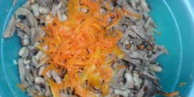 Рецепт салата с печенью и фасолью