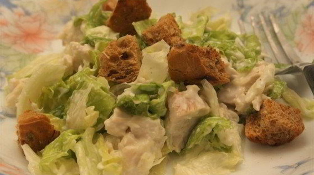 Как приготовить низкокалорийный салат цезарь