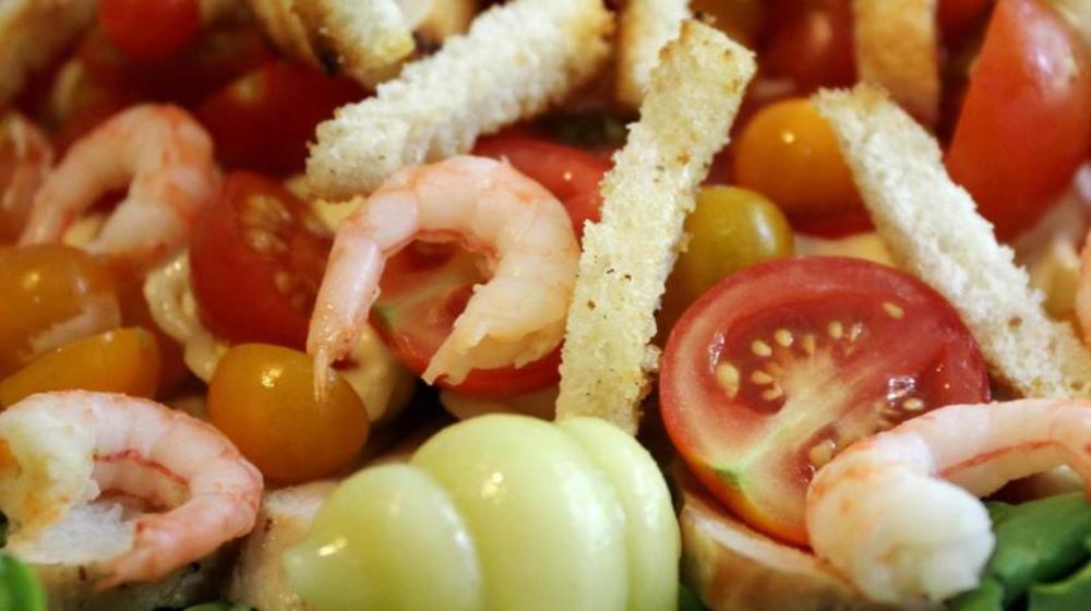 Как приготовить салат цезарь морской