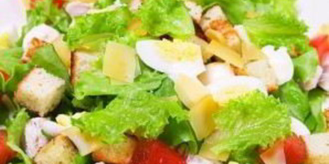 Рецепт салата цезарь с ананасами