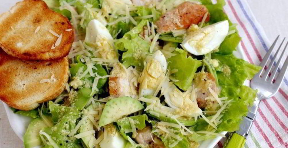 Рецепт салат цезарь с беконом