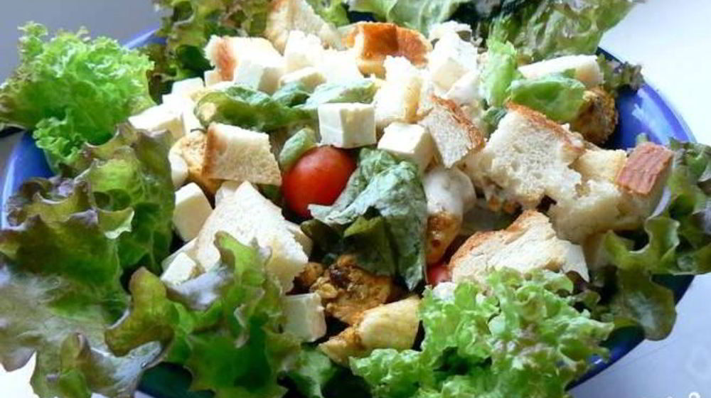 Как приготовить салат цезарь с брынзой