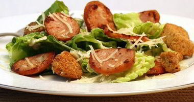 Рецепт Салата Цезарь с колбасой