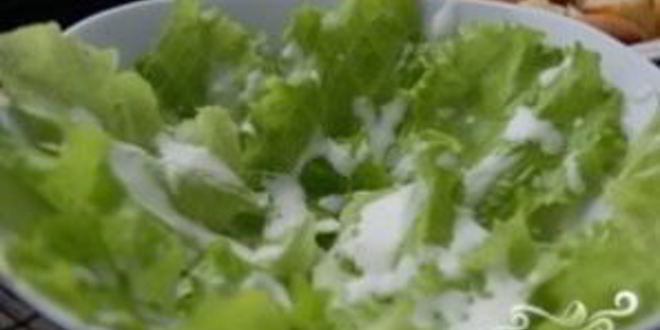 Рецепт салата цезарь с колбасой