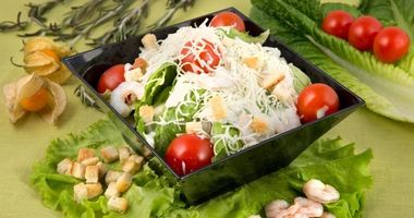 Рецепт Салата цезарь с креветками классический