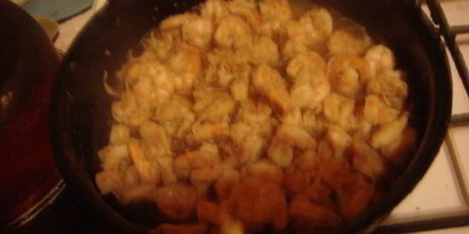 Рецепт салата цезарь с креветками